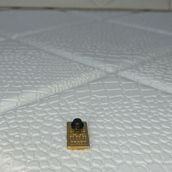 1952,β1992, Gold Plated Givenchy Unisex Brooch - Picture 5 of 8